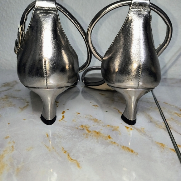 Ankle strapy sandals - Picture 4 of 6